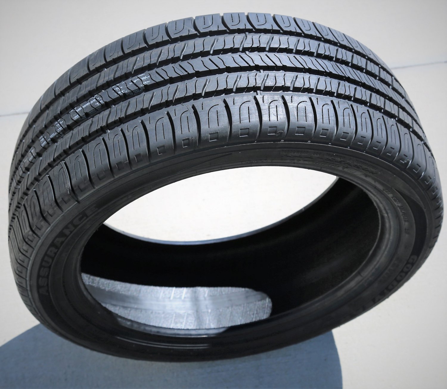 Tire Goodyear Assurance All-Season 225/45R18 91V A/S All Season